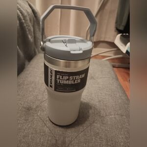 Stanley flip straw 20oz tumbler